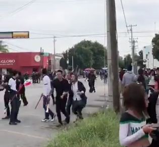 Las autoridades reportaron que unas 5 mil personas asistieron al desfiles conmemorativo del 20 de noviembre, en el que participaron 30 escuelas públicas y privadas • Captura de video