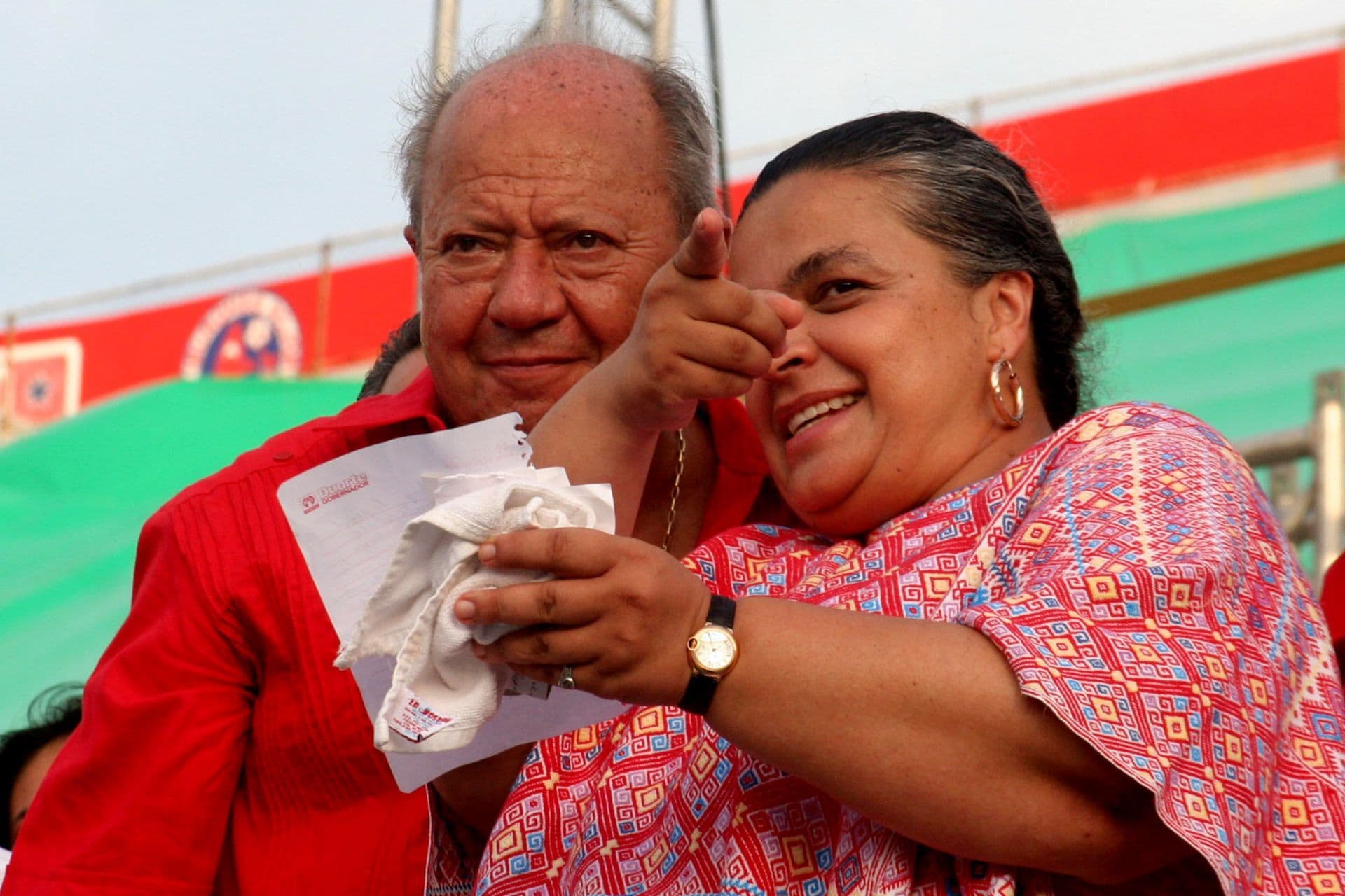 El ex líder sindical petrolero, Carlos Romero Deschamps y la exlíder Nacional del PRI, Beatriz Paredes. Foto: Cuartoscuro