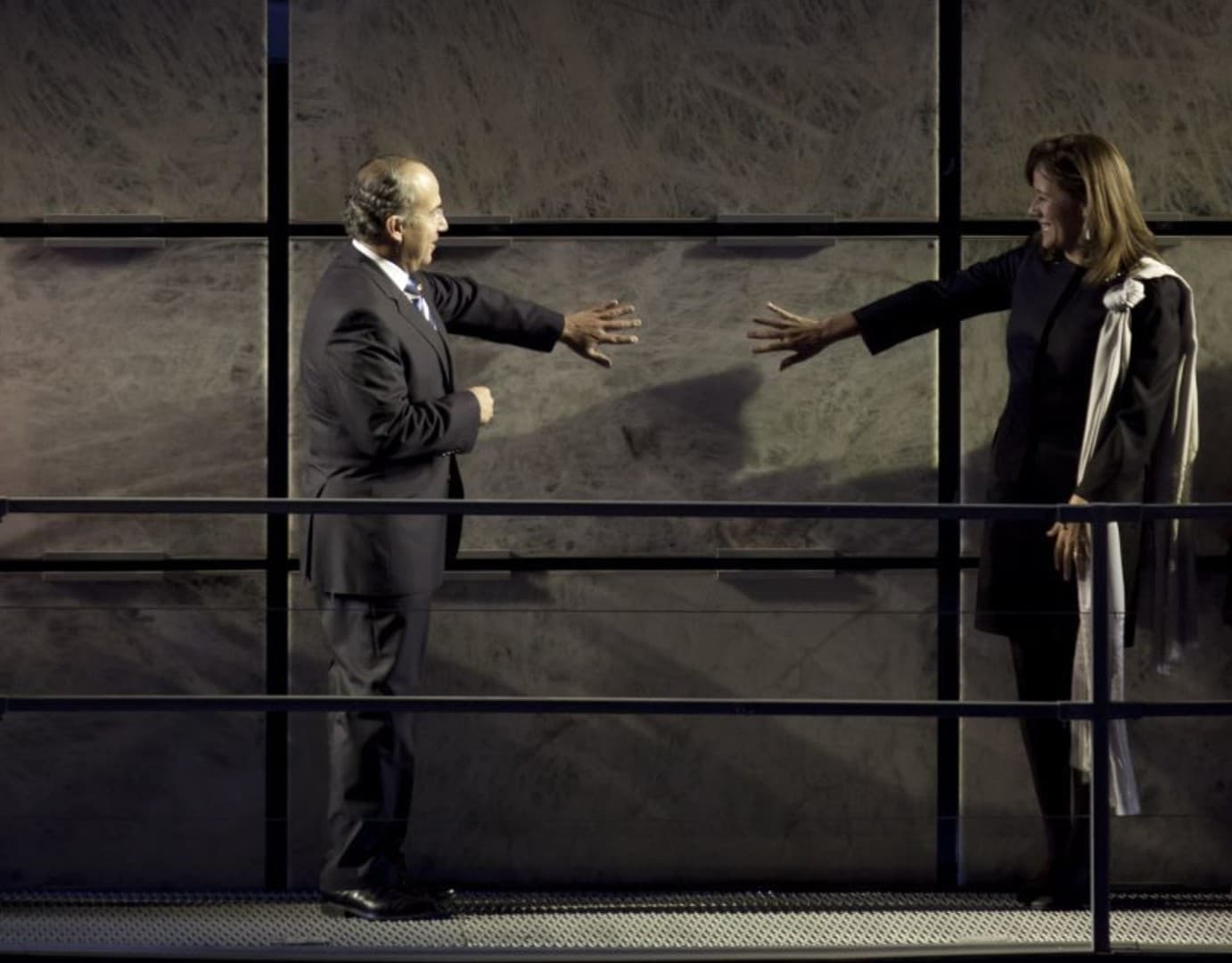 El expresidente Felipe Calderón y su esposa Margarita Zavala inauguran la Estela de Luz el 7 de enero de 2012. Foto: especial