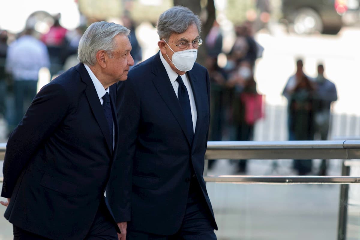 El presidente Andrés Manuel López Obrador y el ingeniero Cuauhtémoc Cárdenas. Foto: EFE