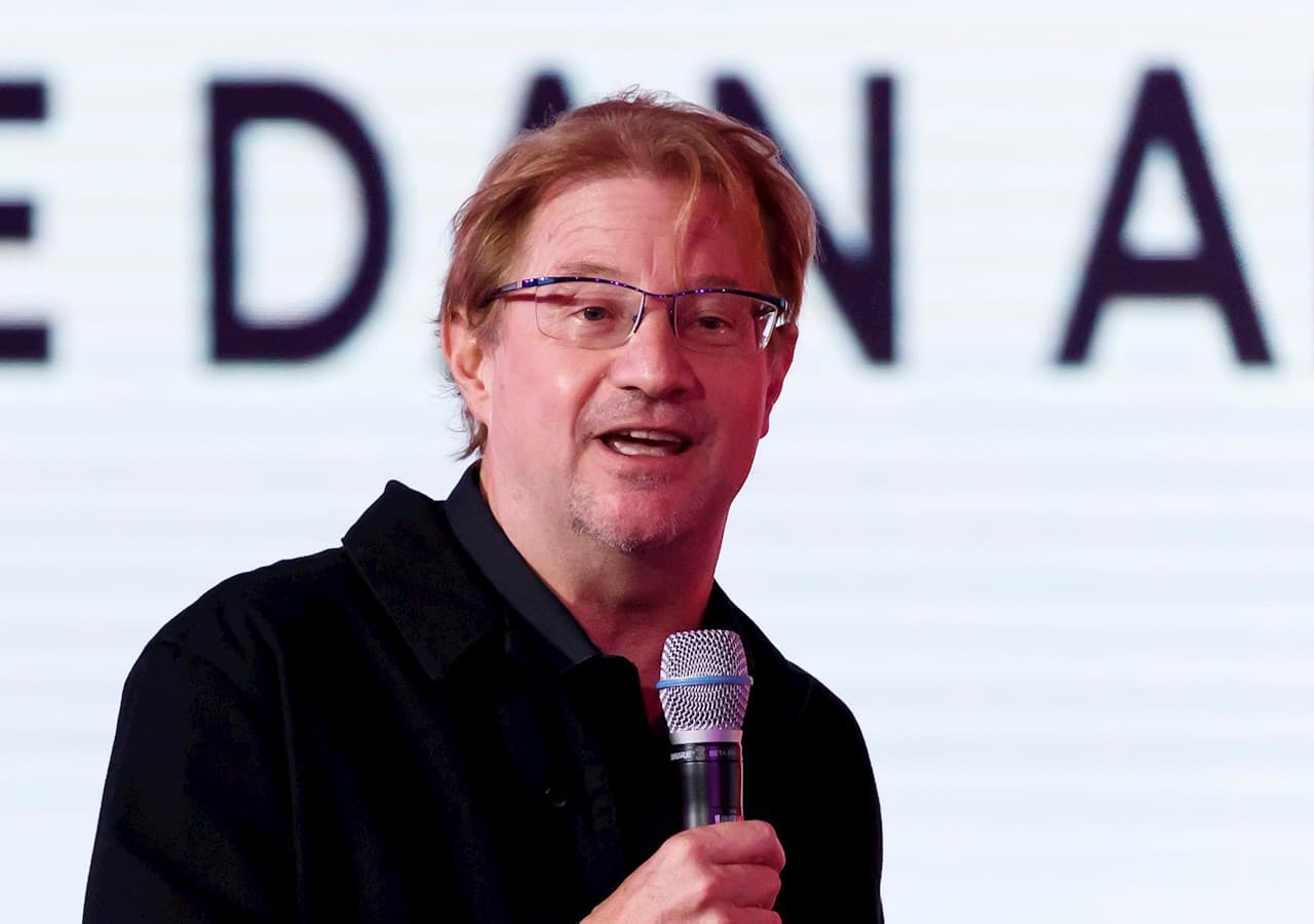 El escritor Andrés Roemer recibió millones del erario público