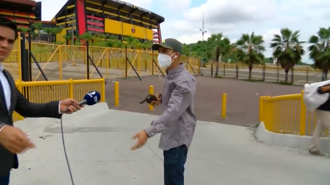 VIDEO: Reportero es asaltado durante transmisión en vivo