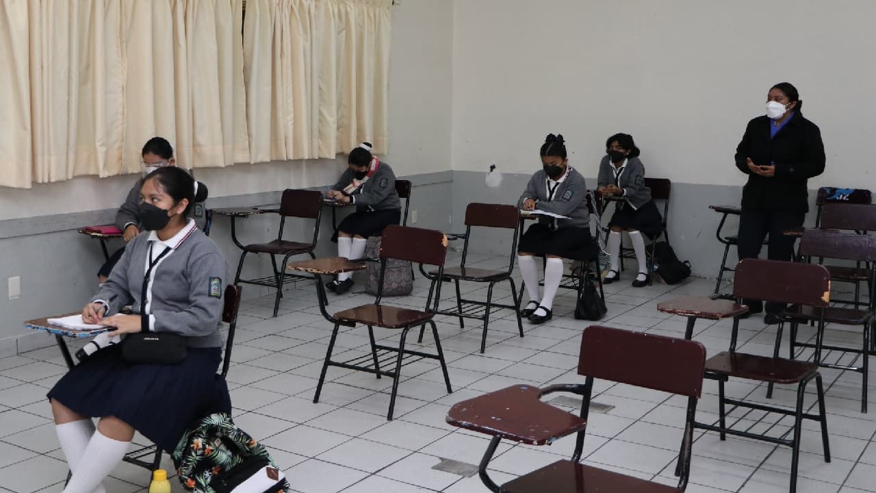 casos de covid-19 en 88 escuelas