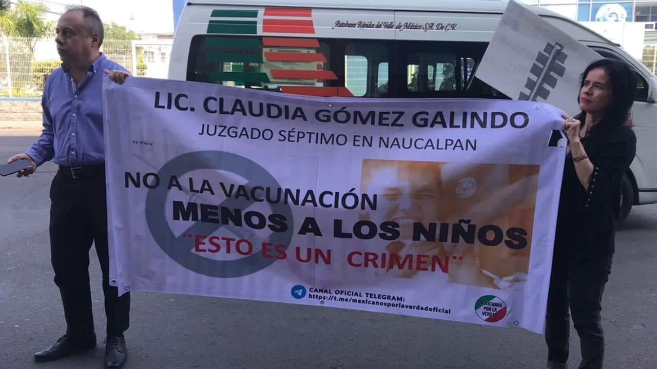 Se manifiestan contra la aplicación de vacunas anticovid para menores
