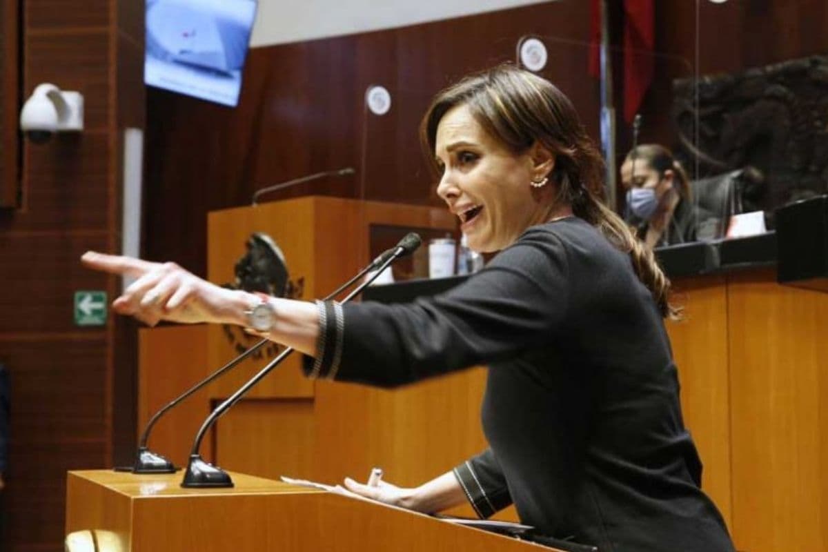 Lilly Téllez falta al senado