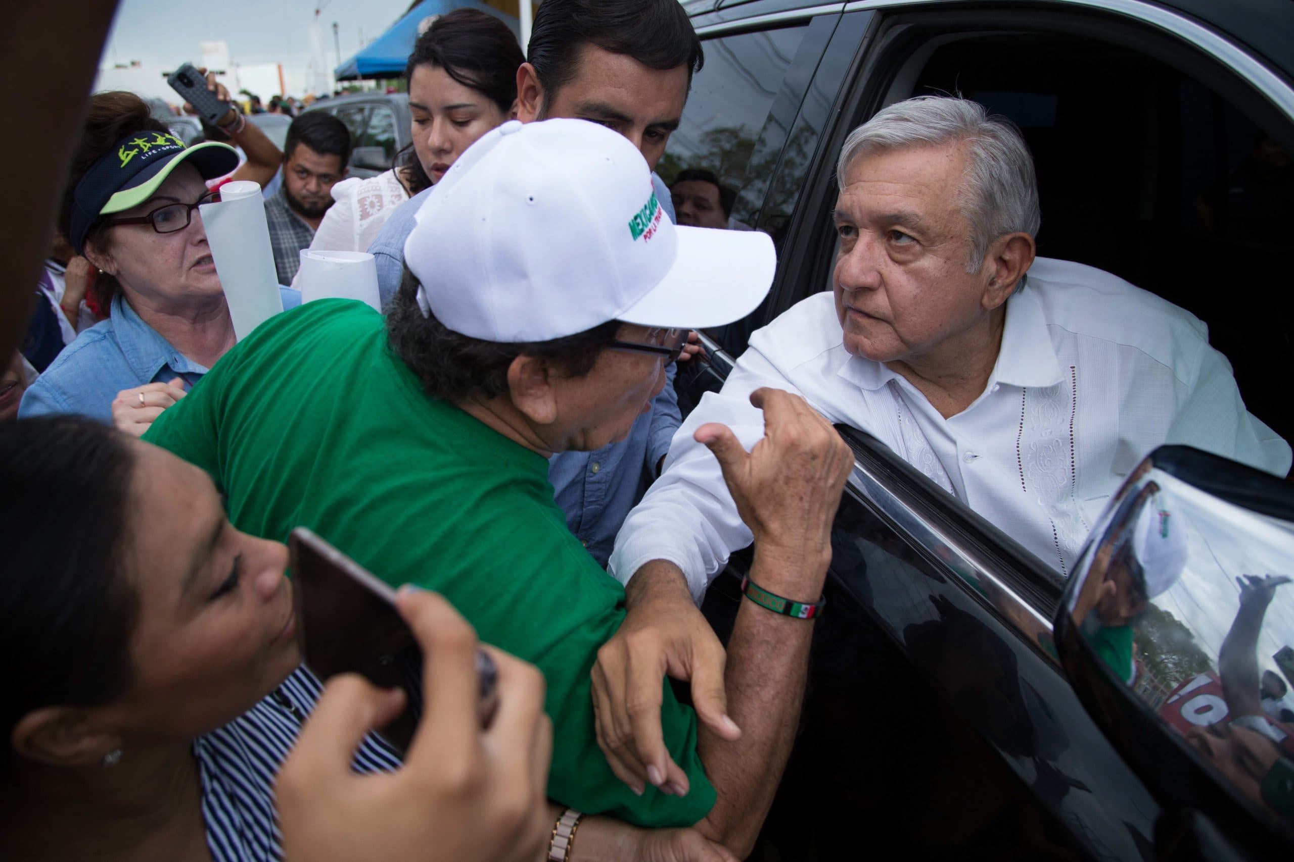 El presidente inició su gira en la comunidad de Tekax • Foto: Martín Zetina/Cuartoscuro