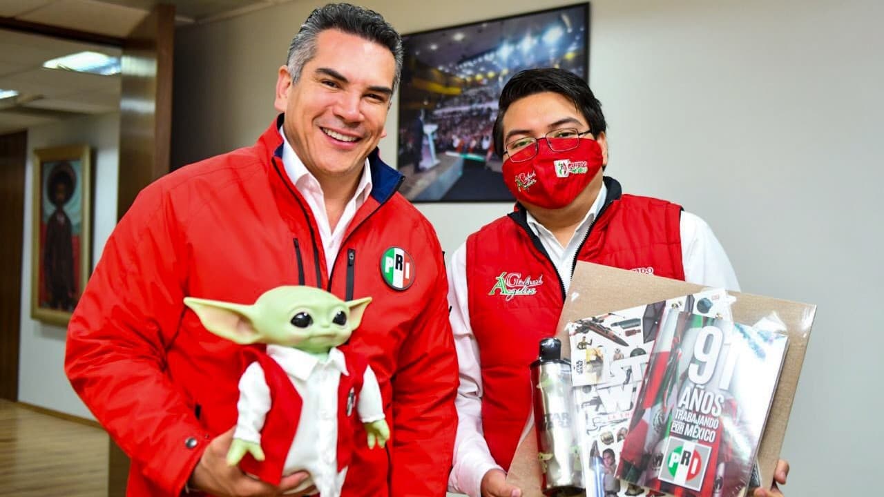 Presidente del PRI presume un Baby Yoda priista y desata comentarios en redes