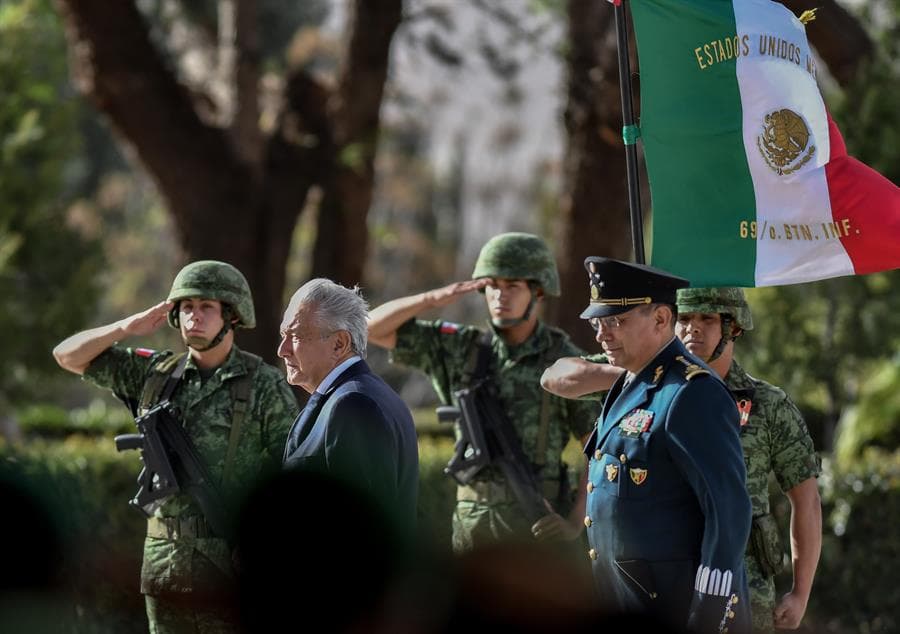 AMLO militares