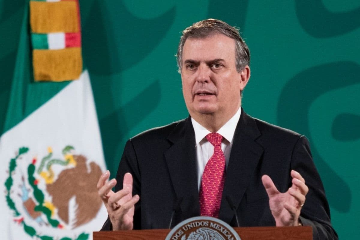 Migrantes protestan contra Ebrard