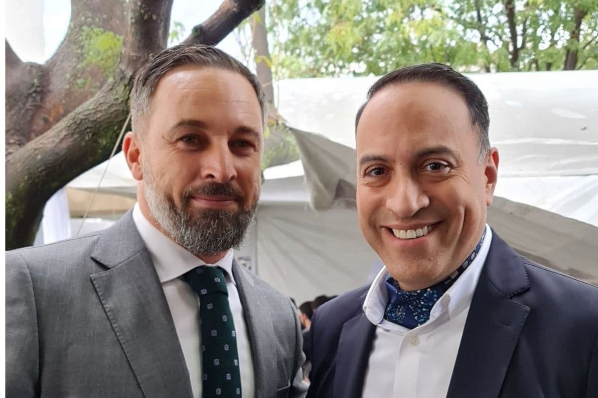 Carlos Mota junto a Santiago Abascal de VOX