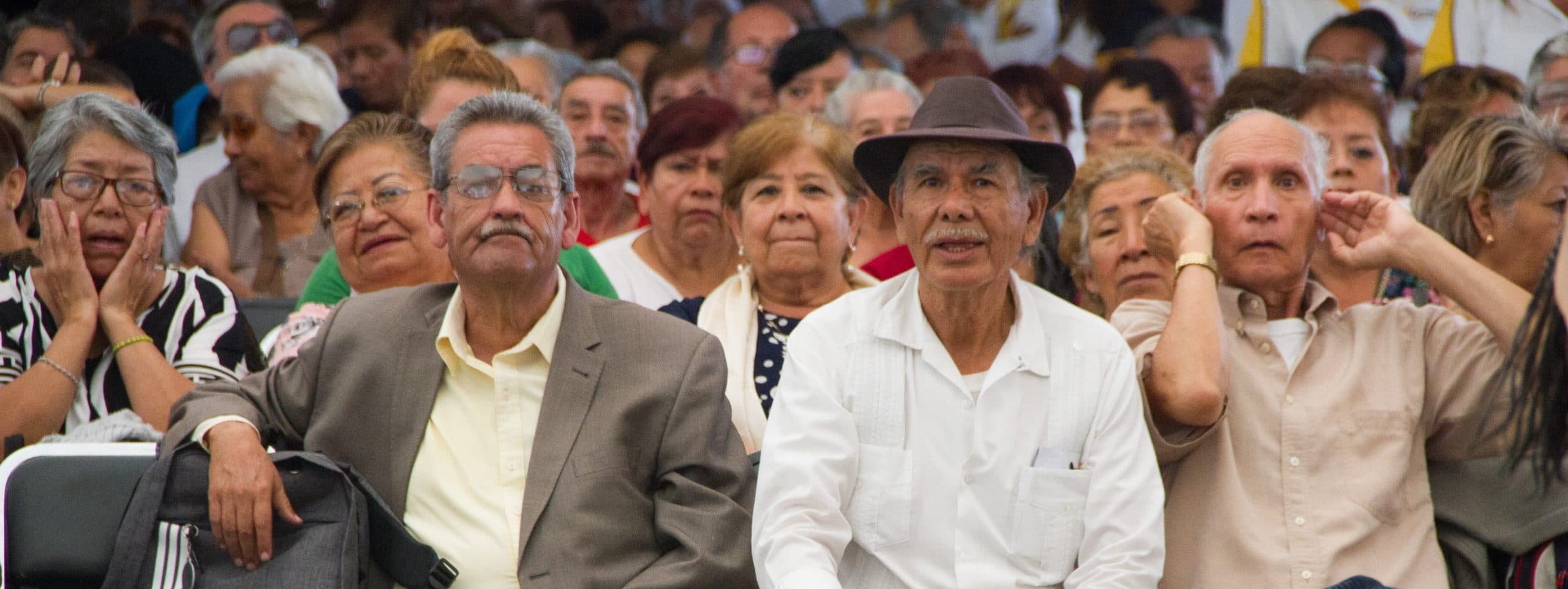 Asistentes al festejo del Día del Abuelo en la alcaldía Venustiano Carranza, en agosto pasado • Foto: Victoria Valtierra/Cuartoscuro.