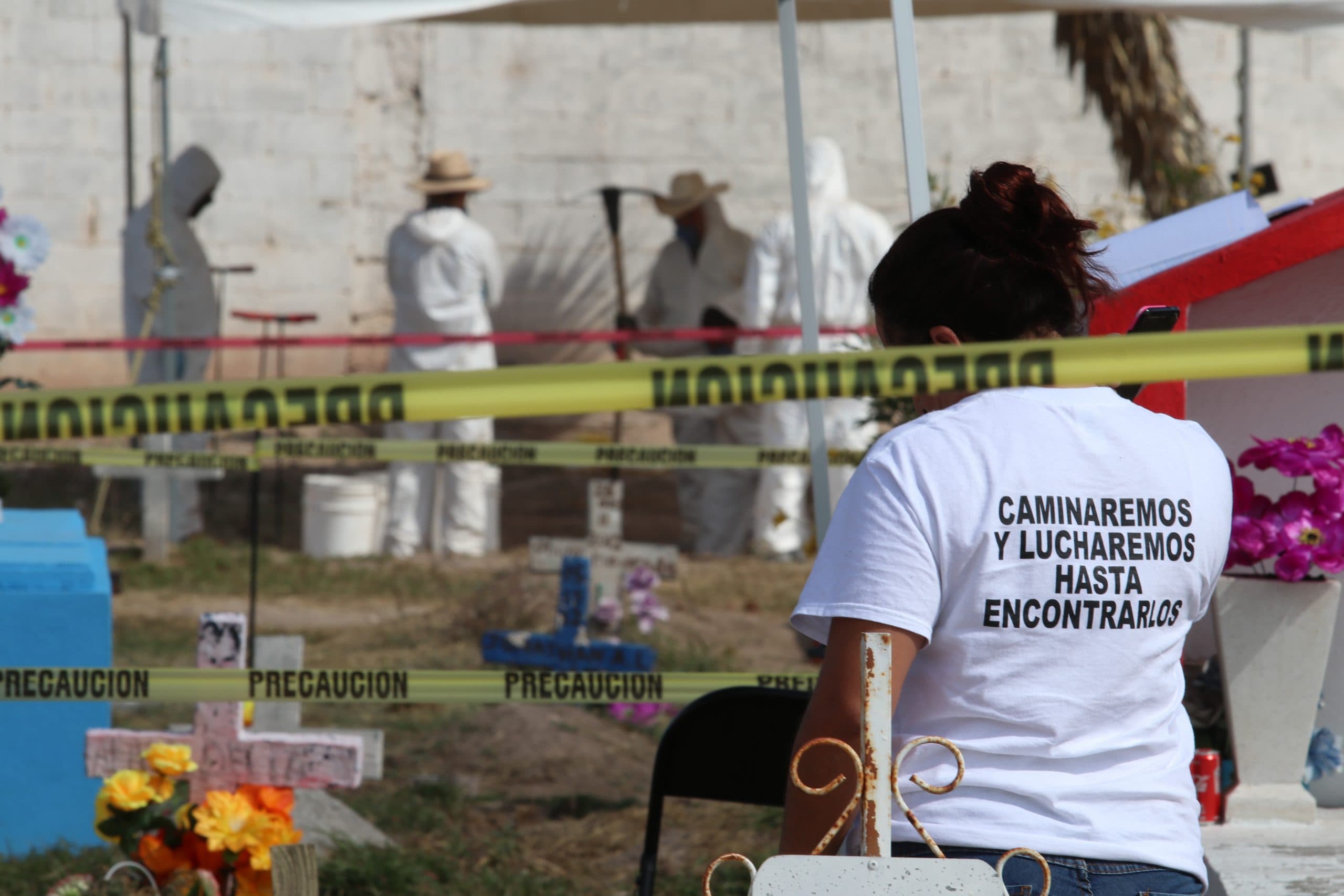 En la exhumación masiva estuvieron presentes siete colectivos de familiares de personas desaparecidas en el estado • Foto: Alex Rodríguez / Cuartoscuro