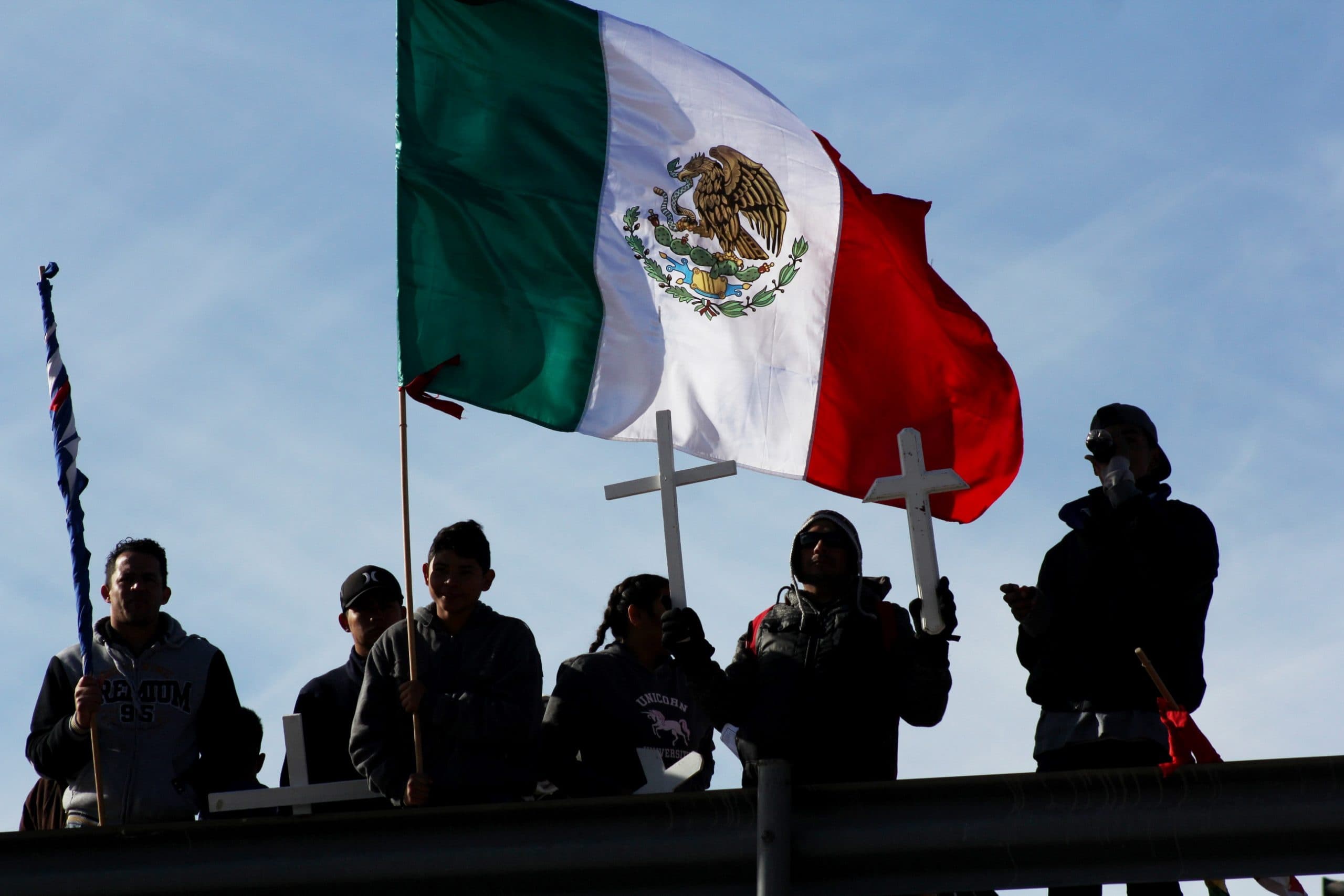 Mexicanos durante una misa binacional el pasado 2 de noviembre, en recuerdo de las 22 víctimas del tiroteo en Walmart • Foto: Nacho Ruiz / Cuartoscuro