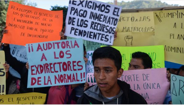 Los estudiantes de la Escuela Normal Indígena Intercultural Bilingüe Jacinto Canek se han manifestado desde agosto pasado por que se les permita regresar a clases. Foto: Cuartoscuro / Archivo