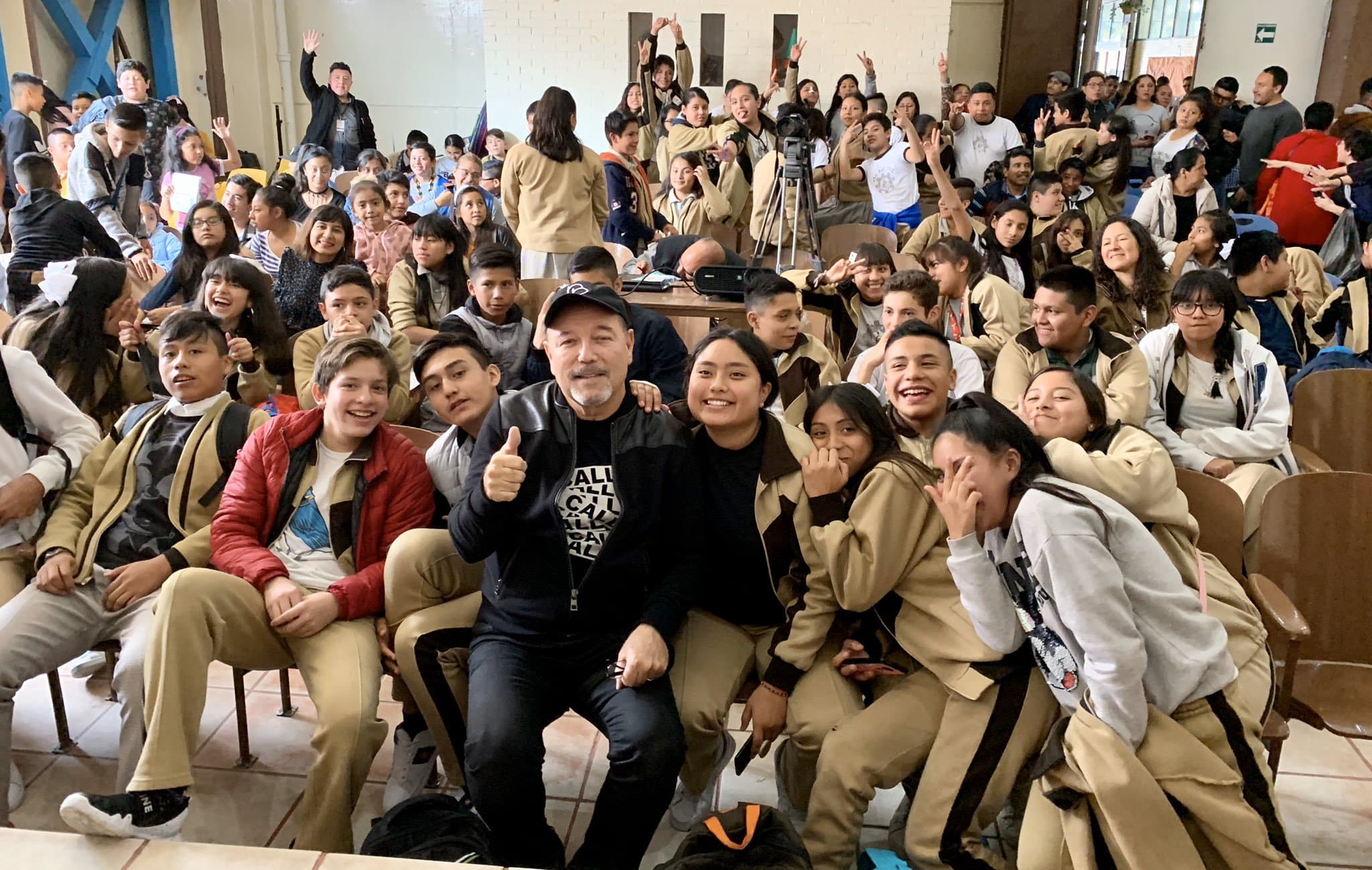 El cantautor charló con los estudiantes de la Escuela Secundaria Técnica 42, después de la proyección del documental "Yo no me llamo Rubén" • Foto: @rubenblades