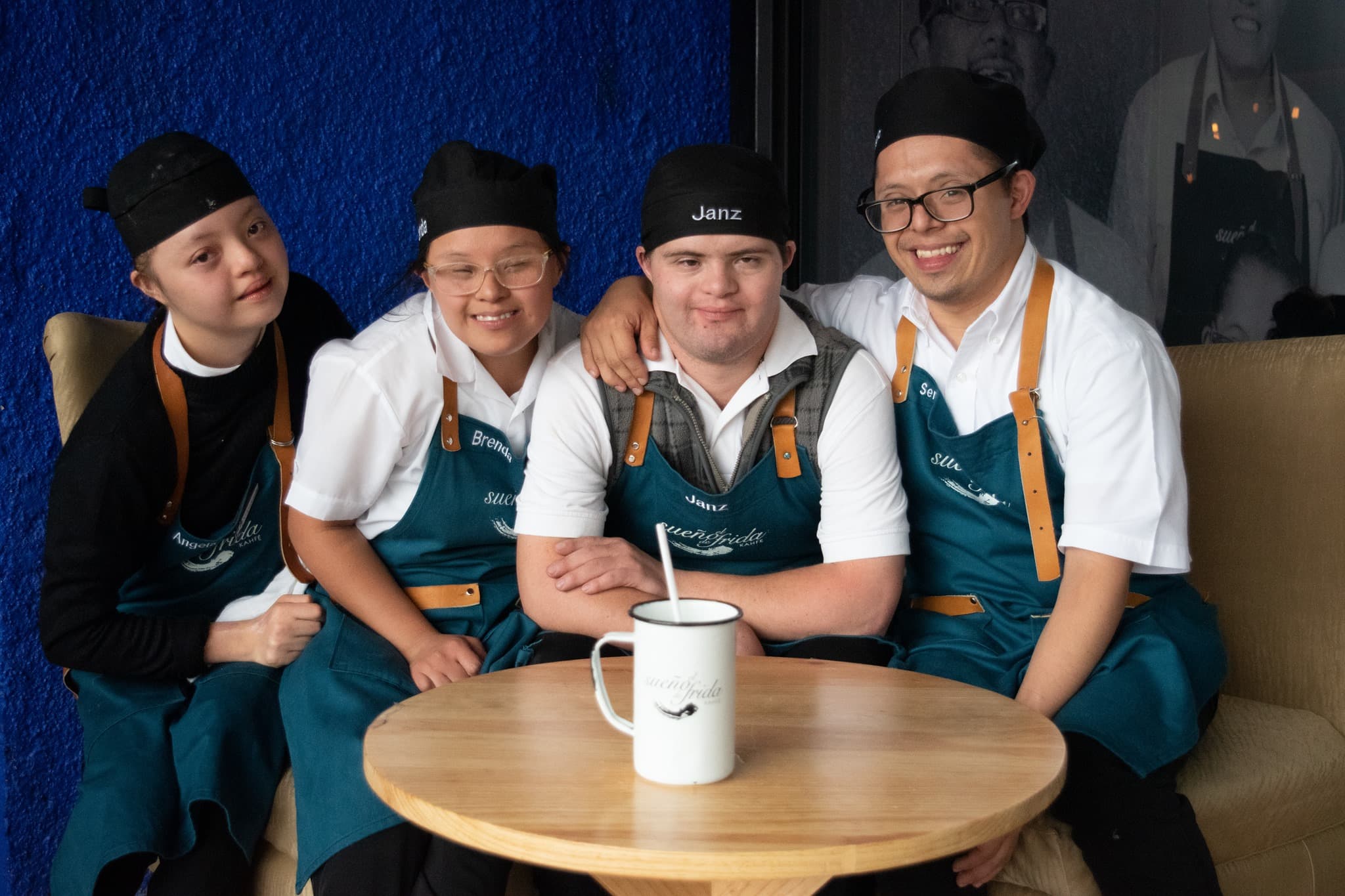 Una parte del equipo. Foto: FB El sueño de Frida KAHFÉ.