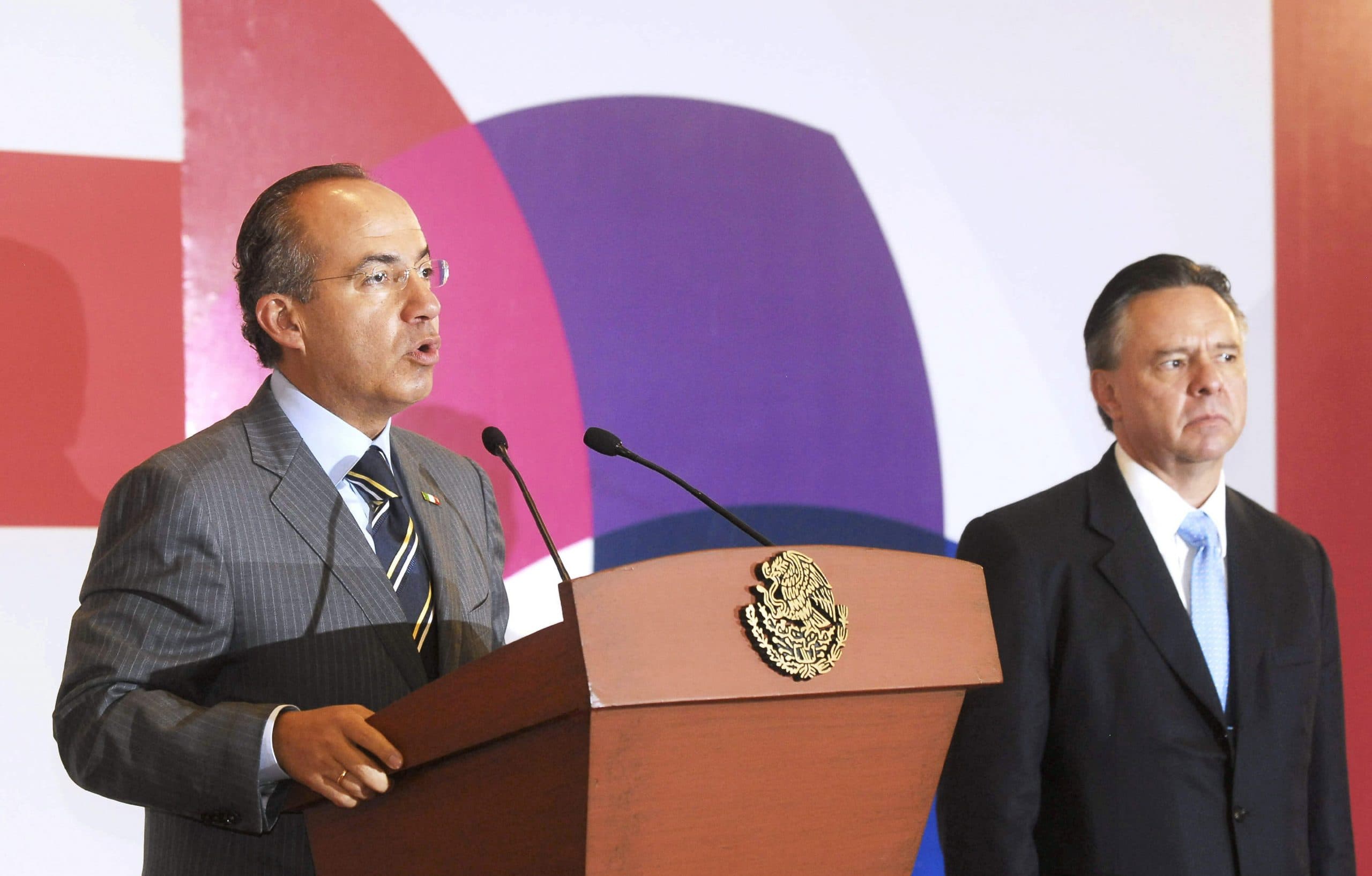 El expresidente Felipe Calderón Hinojosa junto al exprocurador General de la República, Eduardo Medina Mora en 2008. Foto: EFE