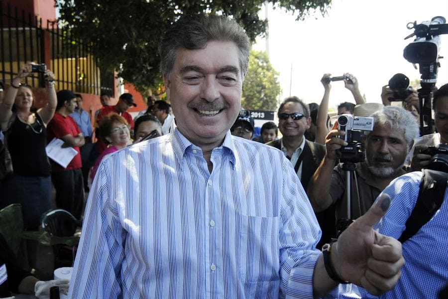 Francisco Vega de Lamadrid, durante su campaña en 2013, cuando era candidato a gobernador del estado de Baja California por el PAN. Foto: EFE