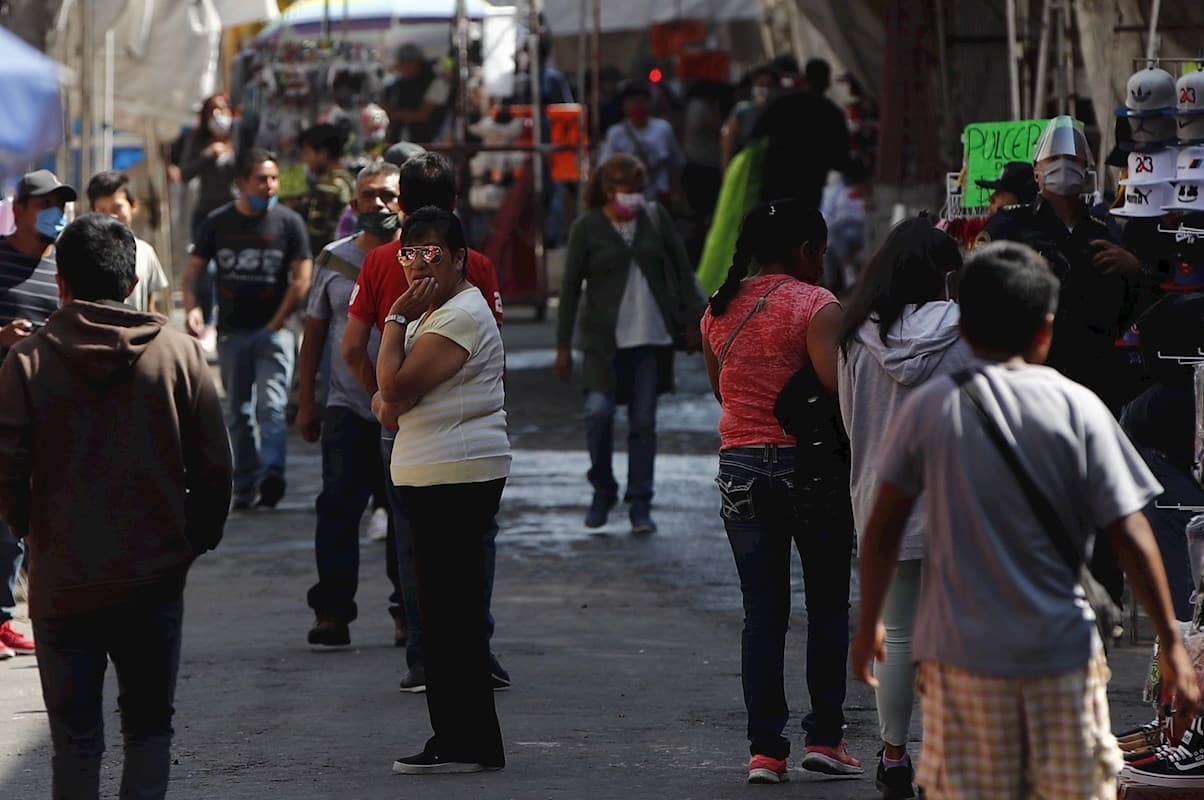 Personas en calles de la Ciudad de México. Foto: EFE