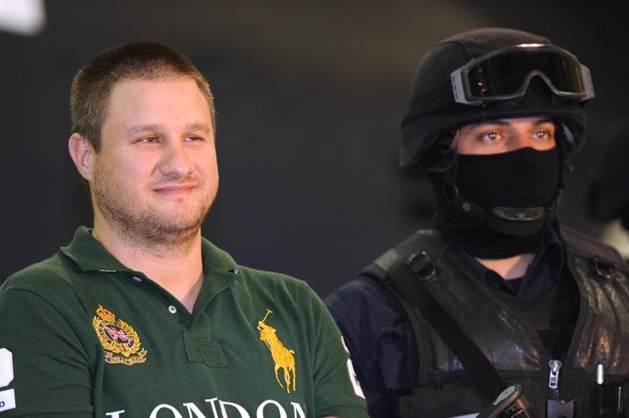 Edgar Valdez Villarreal, 'La Barbie', durante su presentación en el centro de mando de la Policía Federal de Ciudad de México. Foto: EFE.