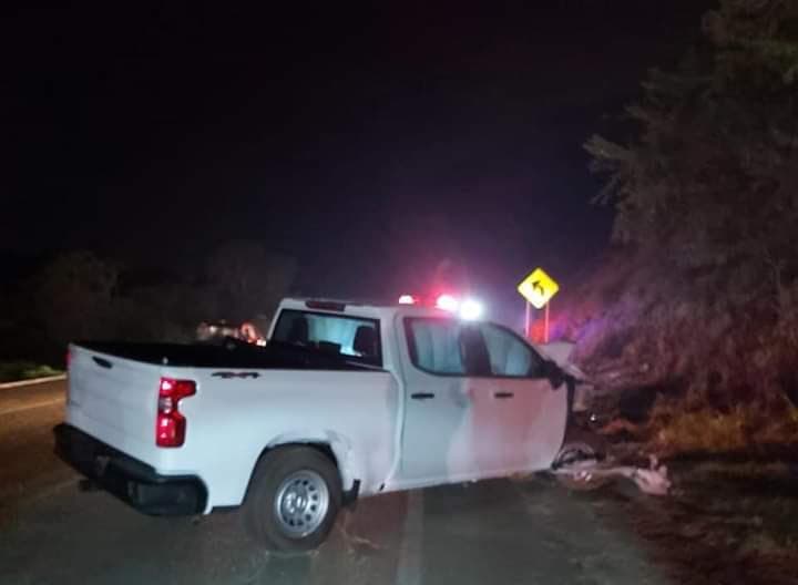 Vehículo en donde Zoé Robledo, director general del IMSS, viajaba el día que sufrió el percance automovilístico en Tuxtla Gutiérrez. Foto: Twitter @GabyCoutino.