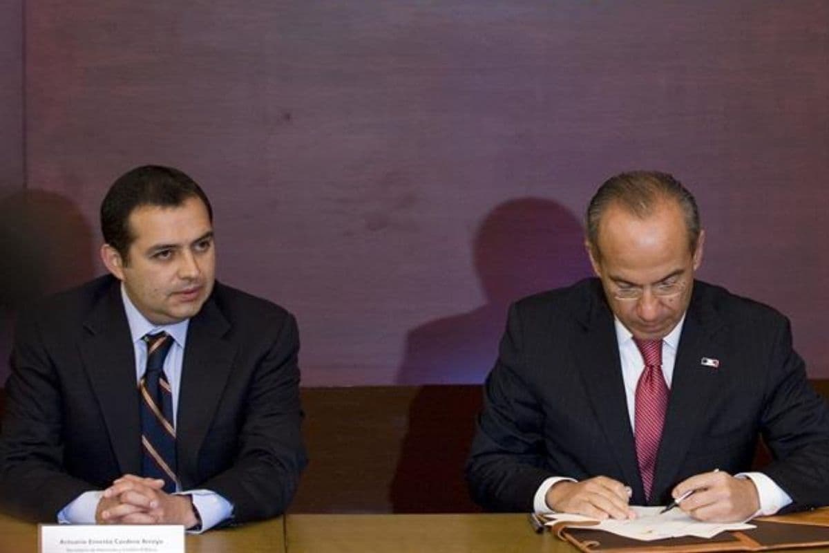 El expresidente Felipe Calderón (d), junto al exsecretario de Hacienda, Ernesto Cordero (i). Foto: EFE.