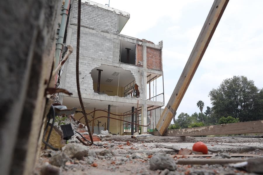 Áreas dañadas del Colegio Rébsamen. Foto: EFE.