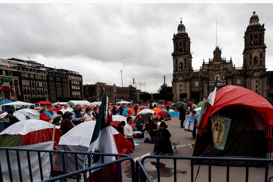 Frenaaa levanta su campamento del Zócalo de la CDMX ‘para el bien de México’. Foto: EFE