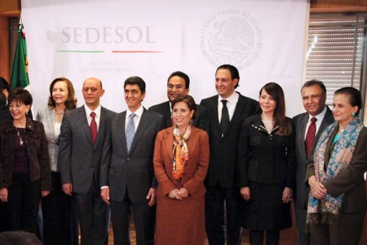 Al centro, Rosario Robles, extitular de Sedesol. (atrás a su derecha) Emilio Zebadúa. Foto: Facebook Sedesol.
