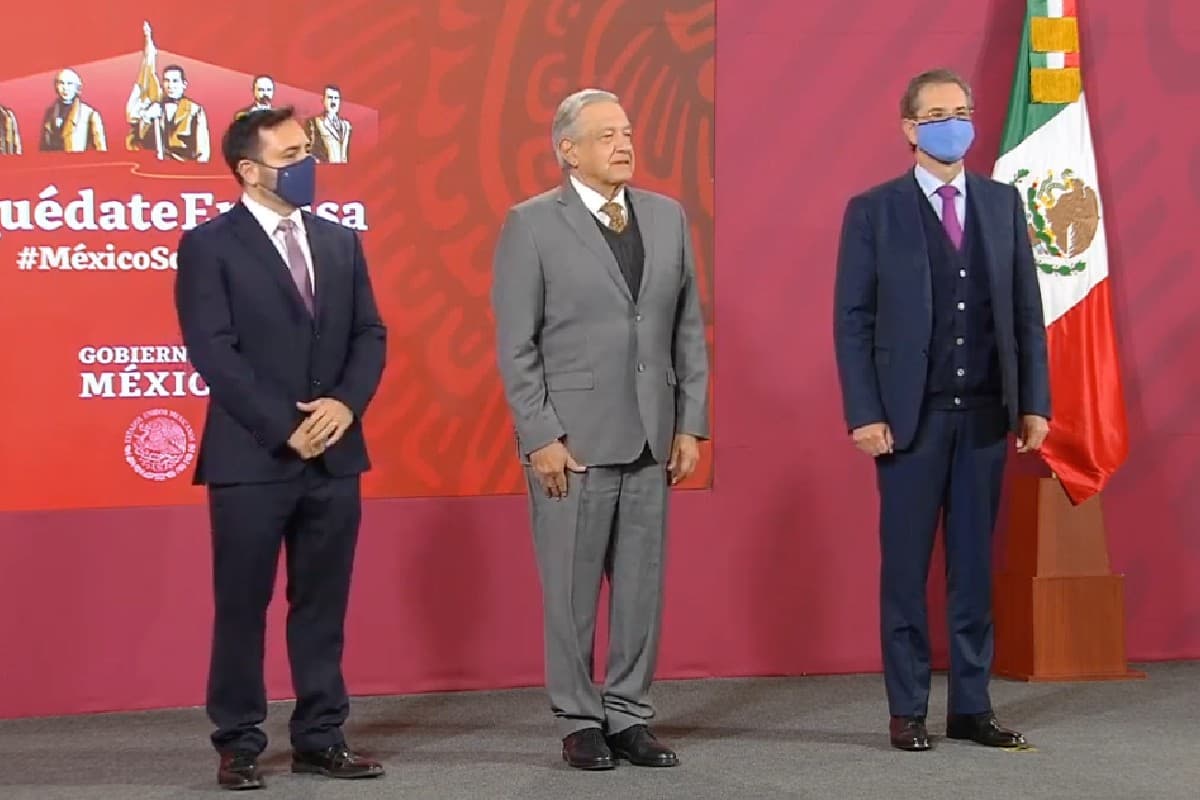 Arturo Reyes Sandoval, nuevo director del IPN; López Obrador, presidente de la República, y Esteban Moctezuma Barragán, titular de la SEP. Foto: Especial