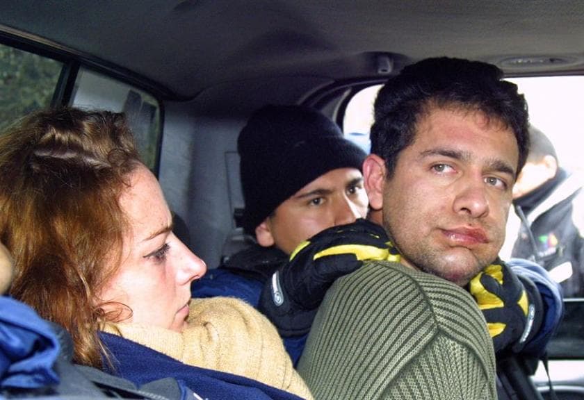 Israel Vallarta Cisneros junto a Florence Cassez detenidos en 2005. Foto: EFE