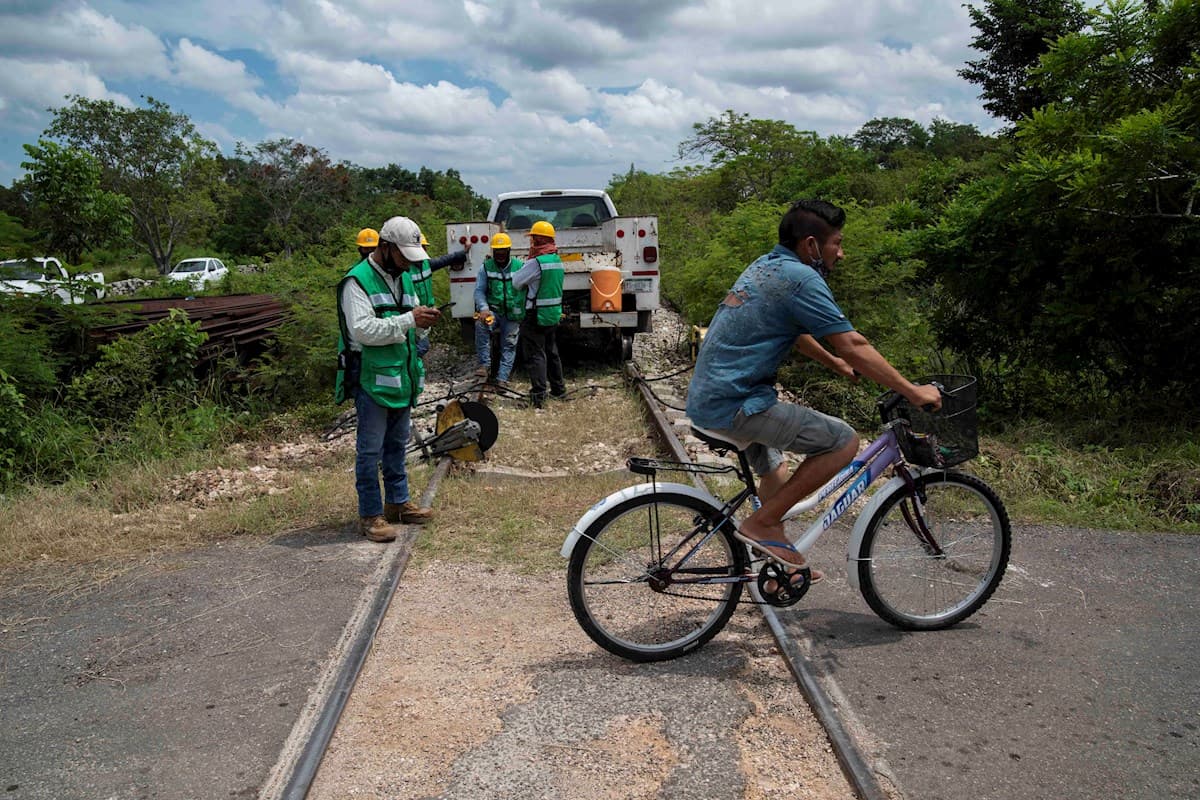 Un tramo de los trabajos del Tren Maya en la comunidad de Chocholá, estado de Yucatán. Foto: EFE.