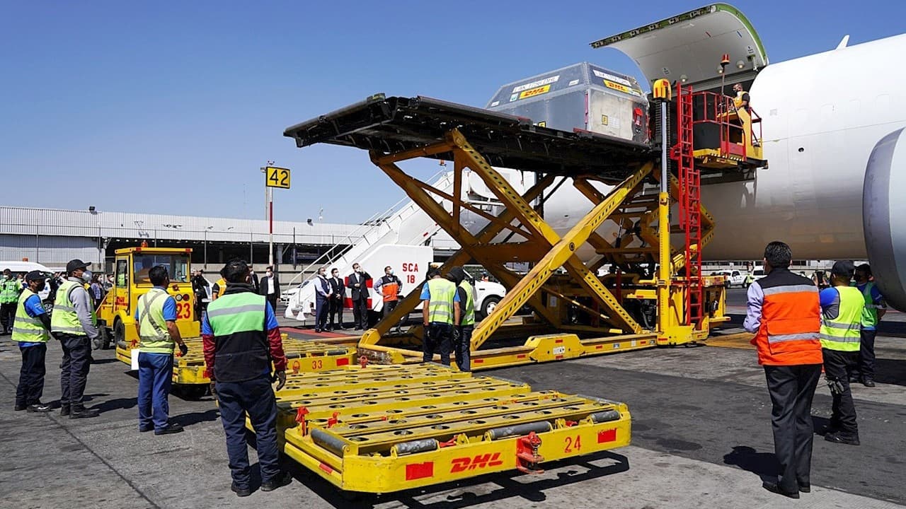 México recibe séptimo cargamento de vacunas Pfizer