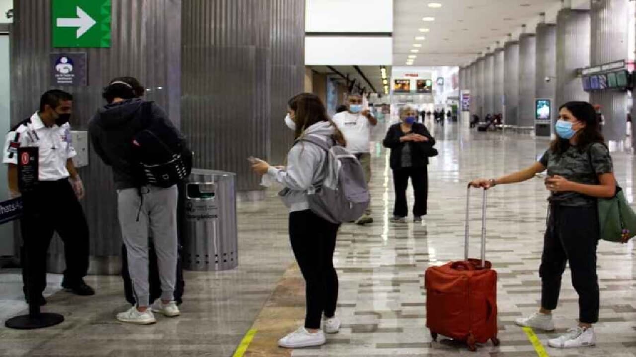 Alta concentración de viajeros en Aeropuerto Internacional CDMX