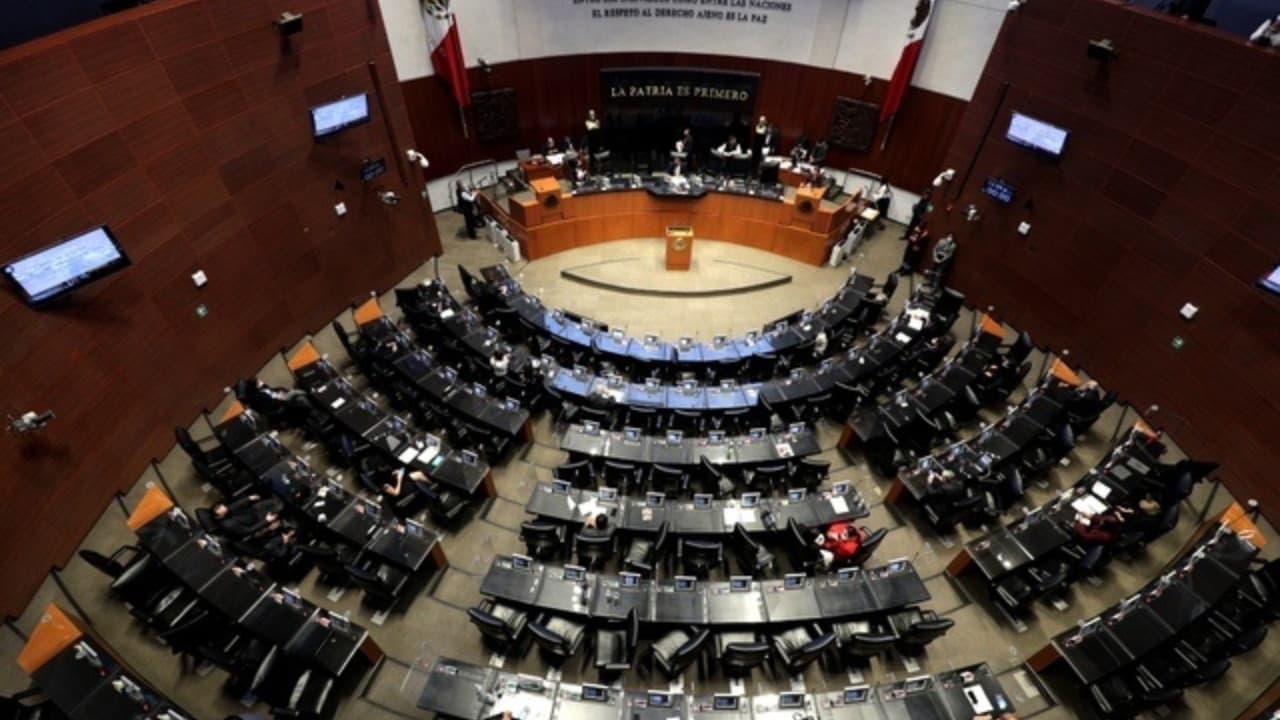 Aprueban Ley de Hidrocarburos, AMLO celebra