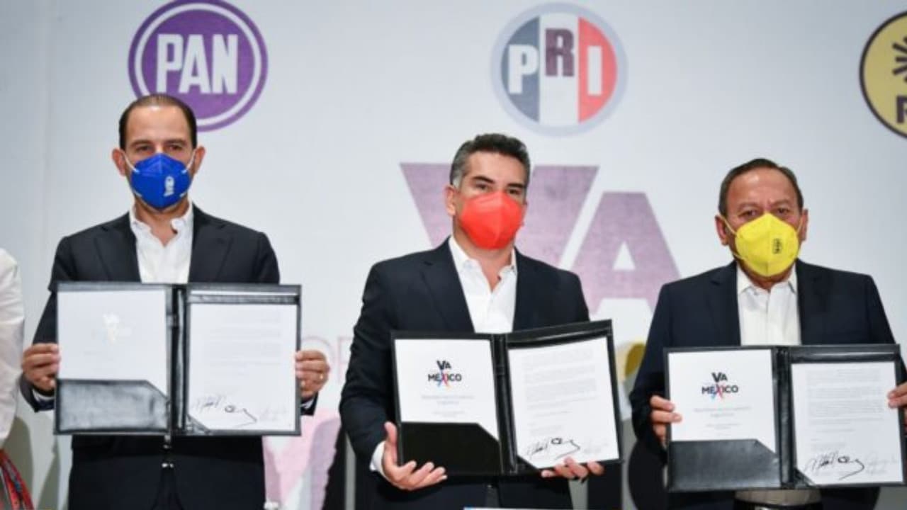 PRI, PAN y PRD firman coalición legislativa
