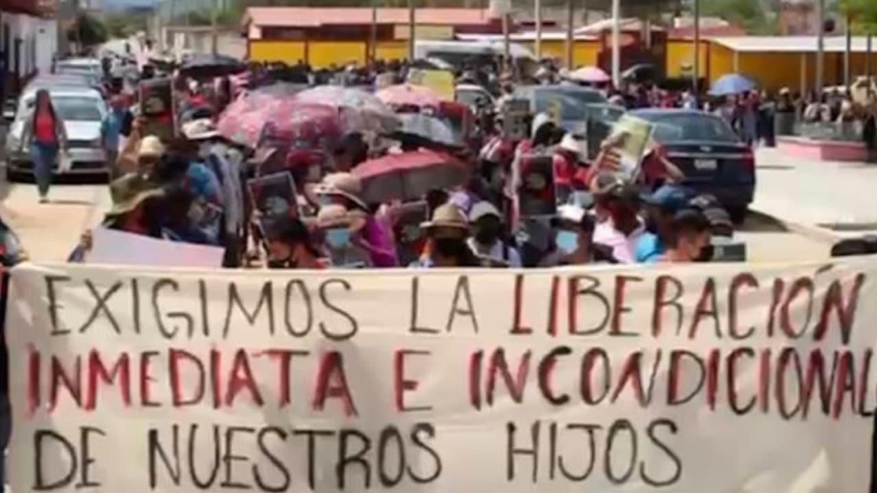 Exigen la libertad de 19 presos de la Escuela Normal Rural en Chiapas