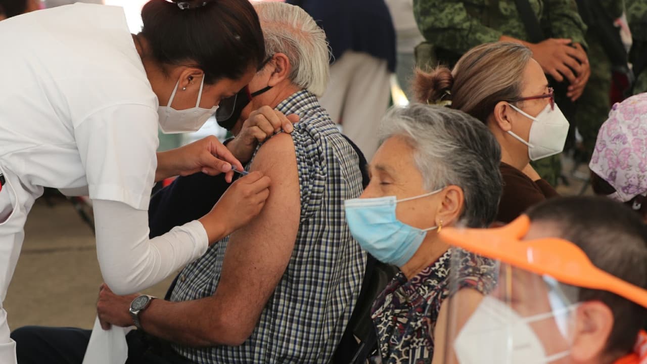 OPS recomienda a México incrementar la vacunación contra covid