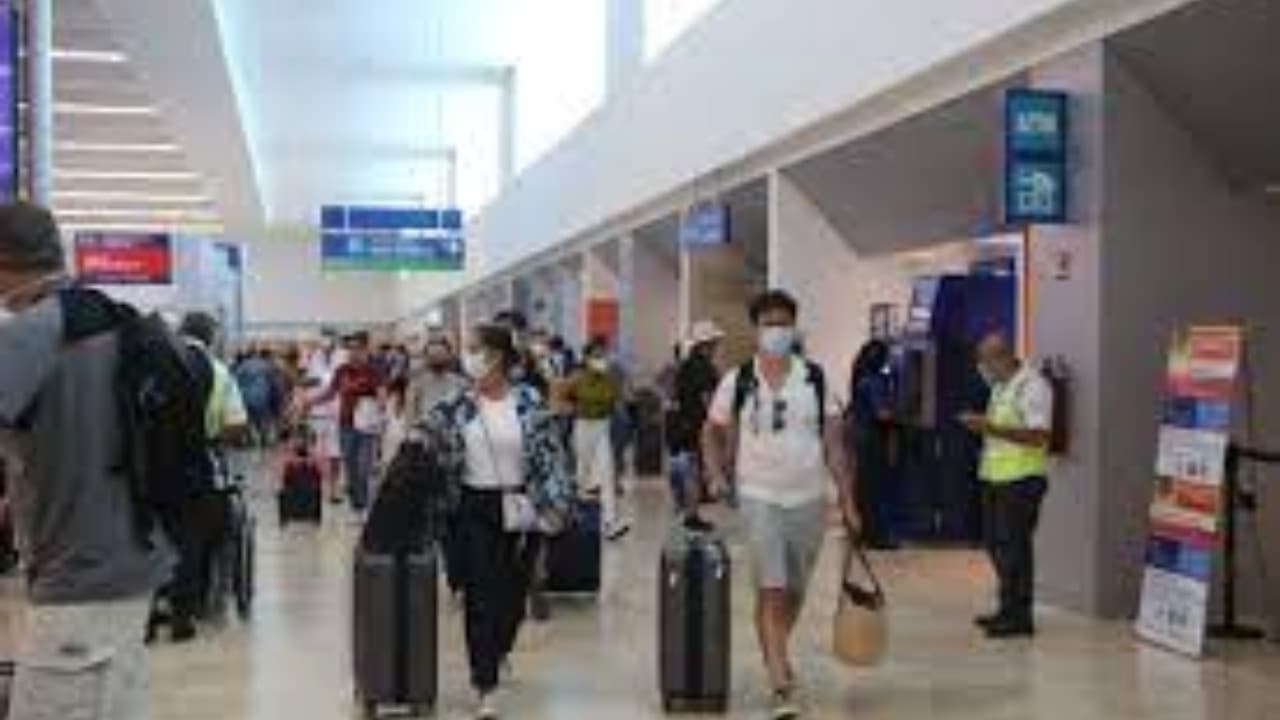 AICM cancela vuelos hacia la Península de Yucatán por Huracán Grace