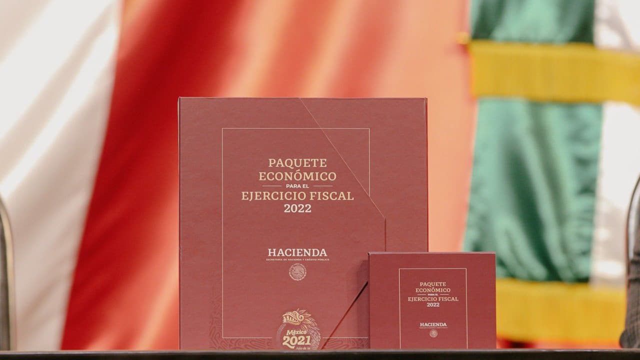 Hacienda entrega Paquete Económico 2022 a diputados