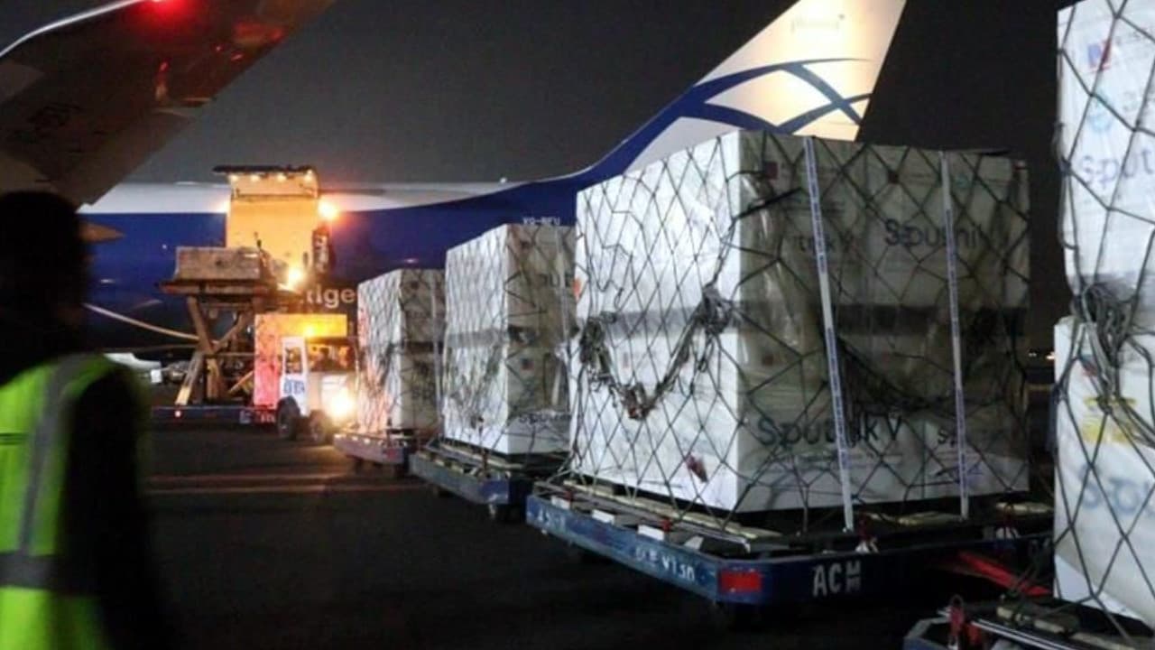 México recibe dosis de vacuna AstraZeneca