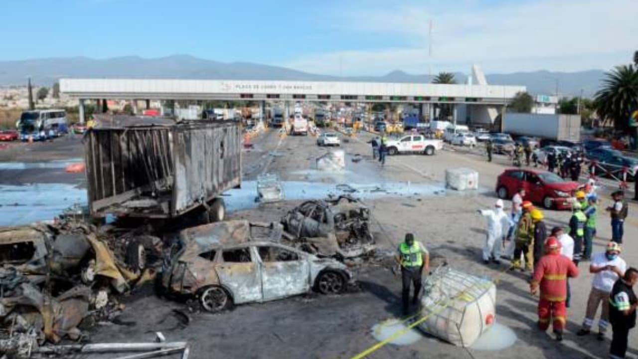 Devolución de cuerpos que dejo el accidente de la autopista México Puebla