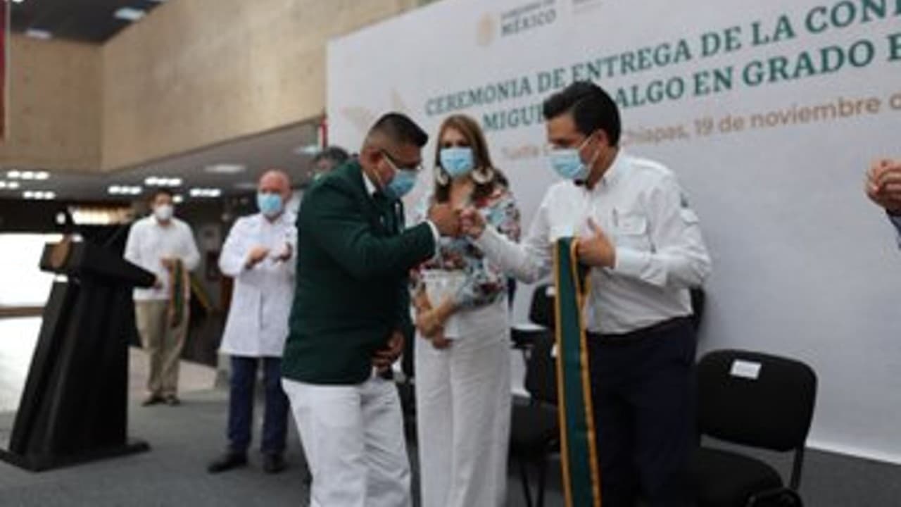 Entrega de Condecoración Miguel Hidalgo en grado Banda