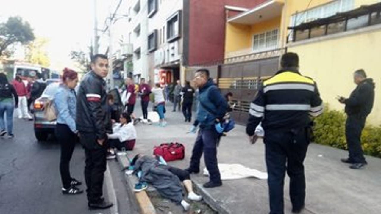 Ciclistas heridos por embestida en Calzada de Tlalpan