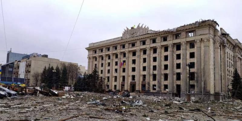 Fuerzas rusas siguen atacando el corazón de Kiev y Járkov