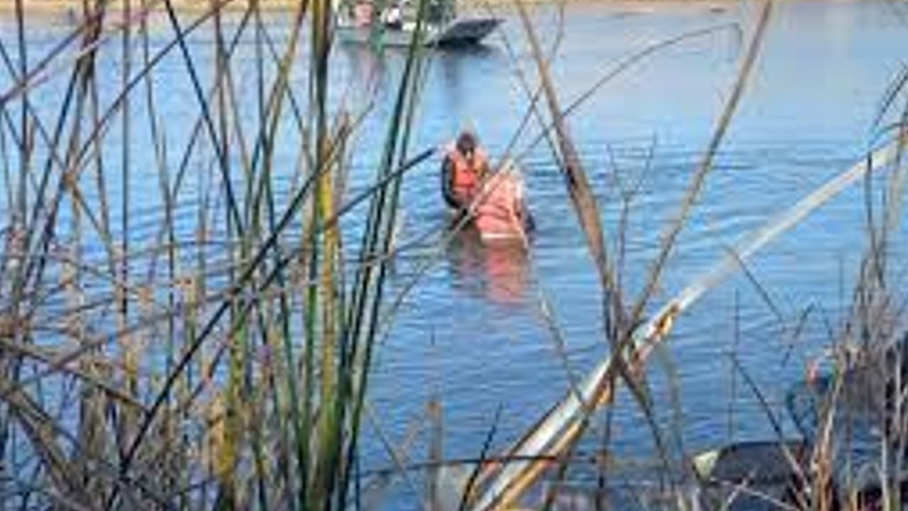 Rescatan a 18 migrantes varados en cauce del Río Bravo