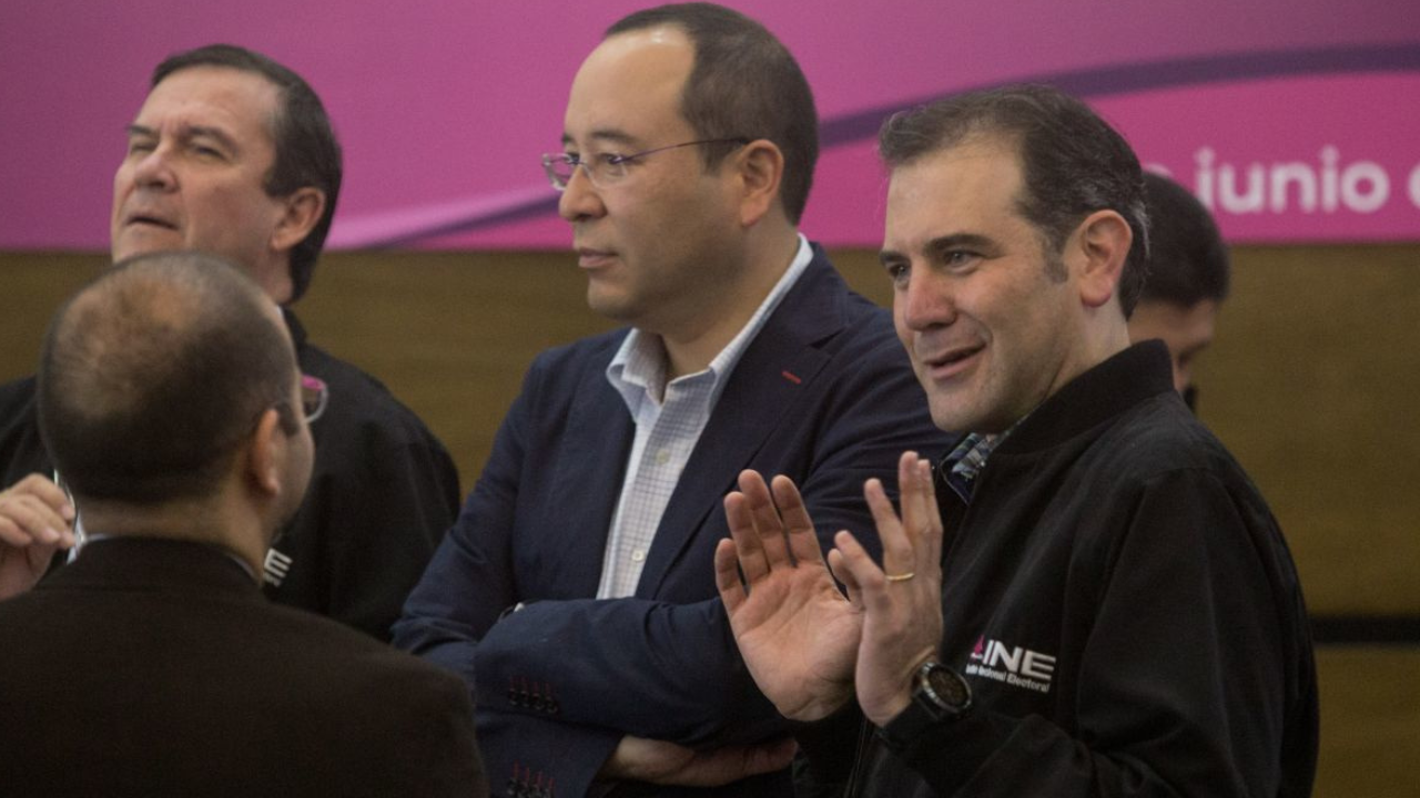 Ciro Murayama y Lorenzo Córdova del INE.