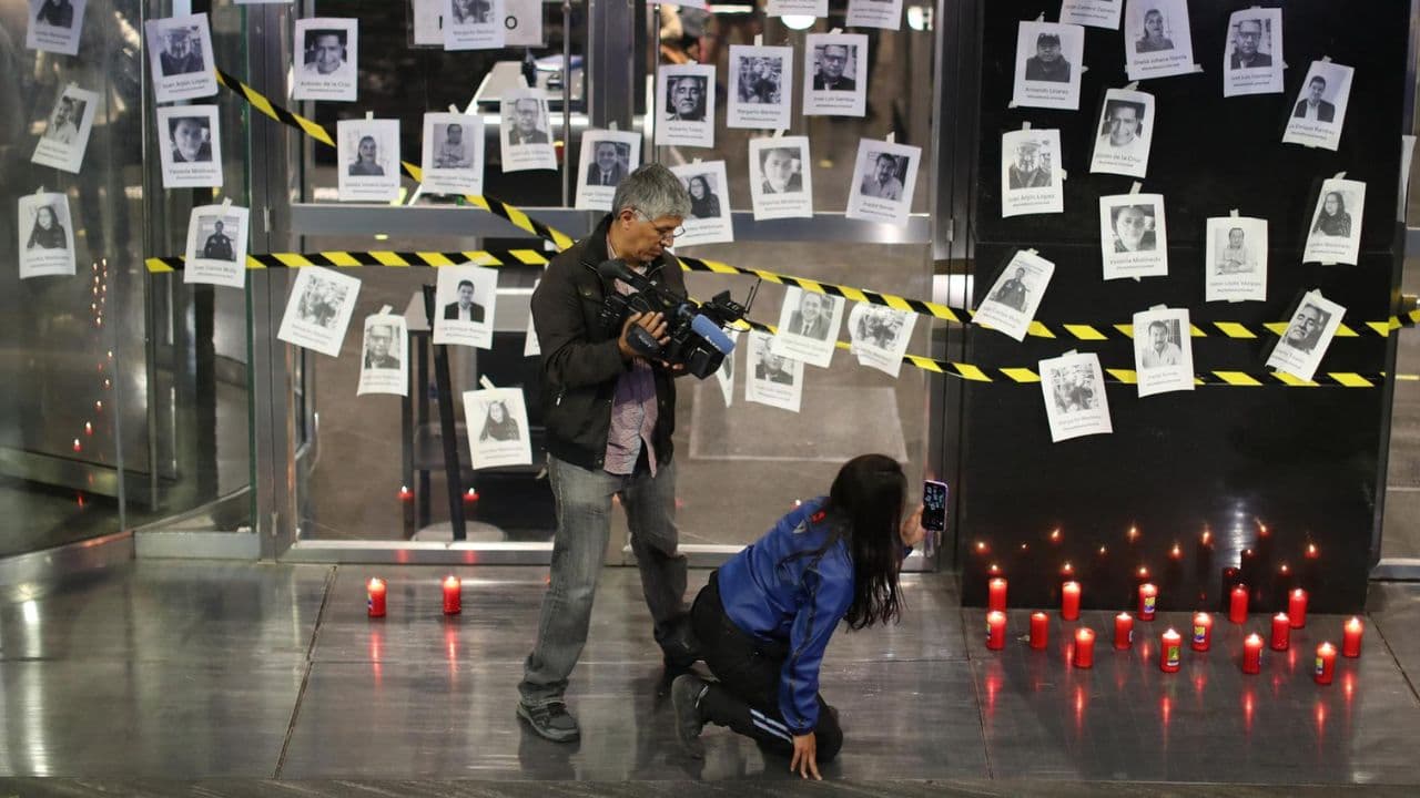 Protesta de periodistas en la FGR. EFE