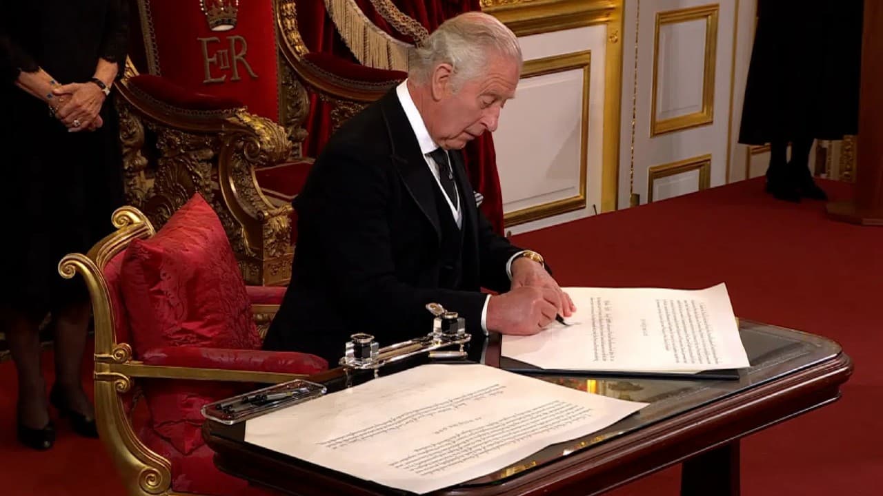 Carlos III fue proclamado públicamente nuevo rey del Reino Unido