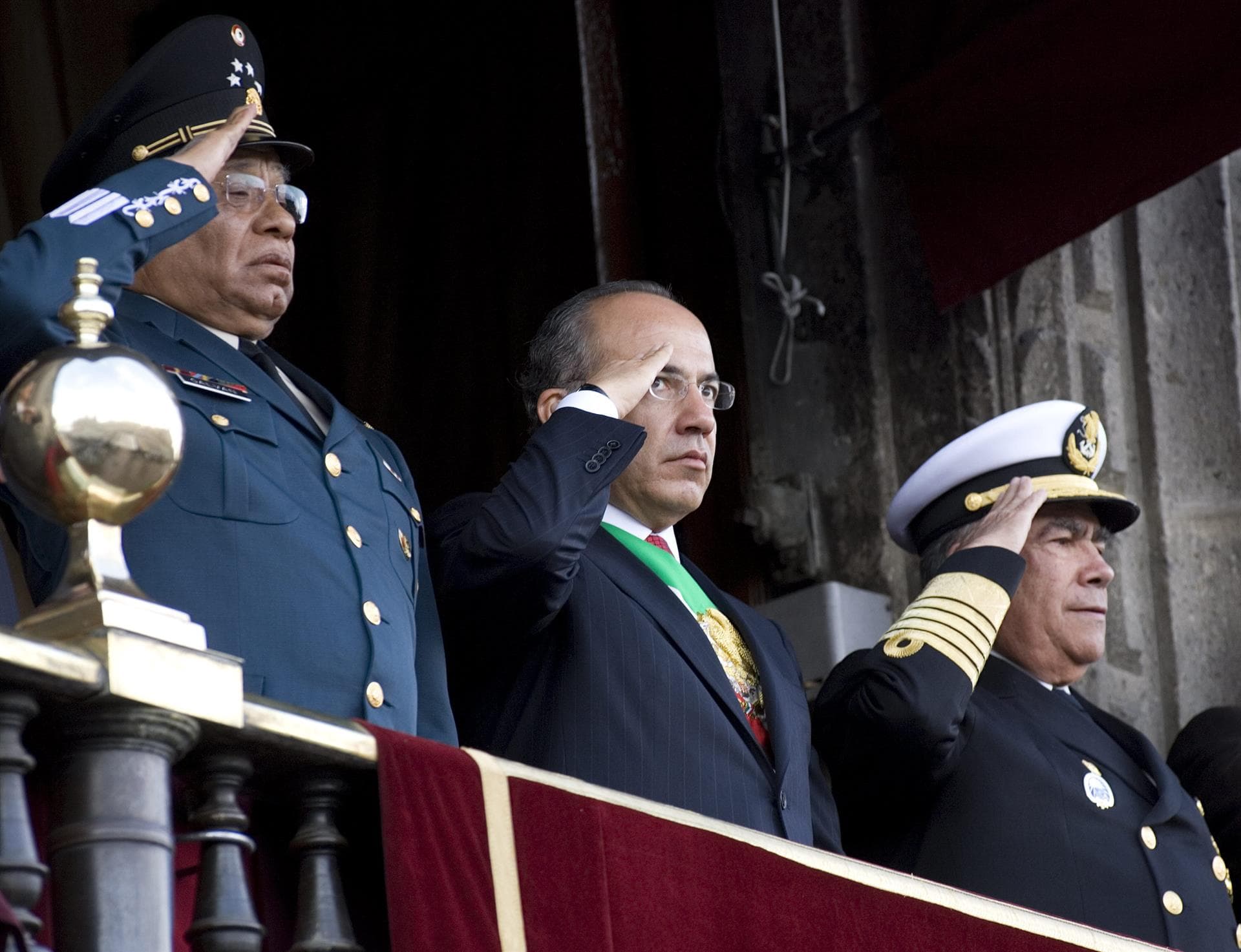 Felipe Calderón entregó millones para la guerra contra el narco